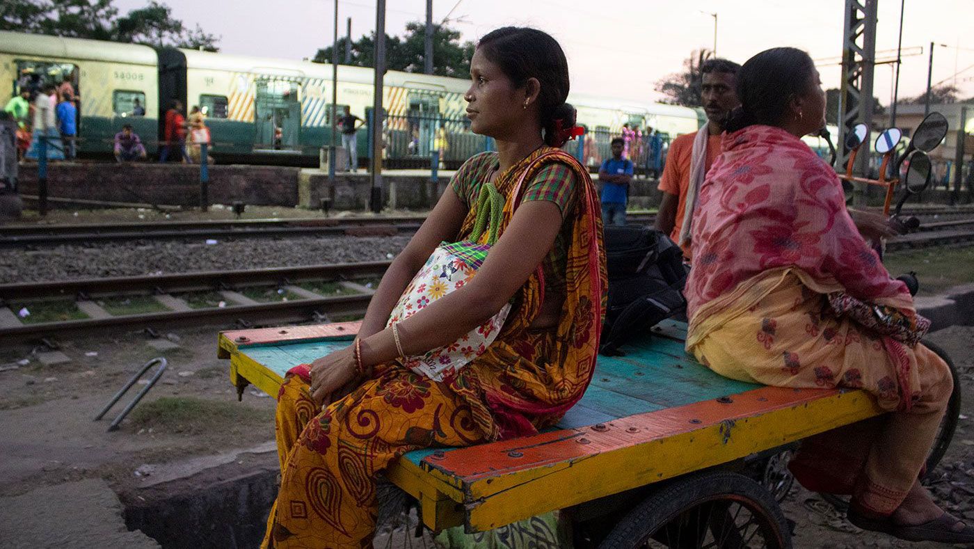 संथ-गाडी-अपार-कष्ट-अपुरा-पगार-न-संपणारे-दिवस